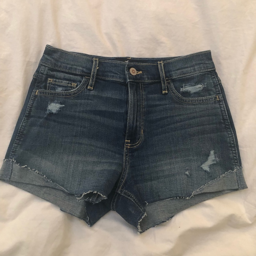 Medium Wash Hollister Jean Shorts with tags